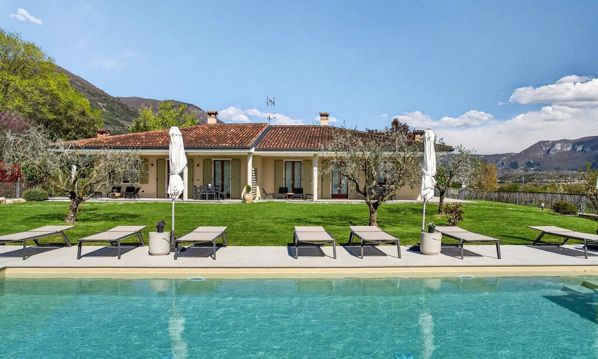 Costermano Villa | Villa Ida with 12 sleeps with private pool and big garden