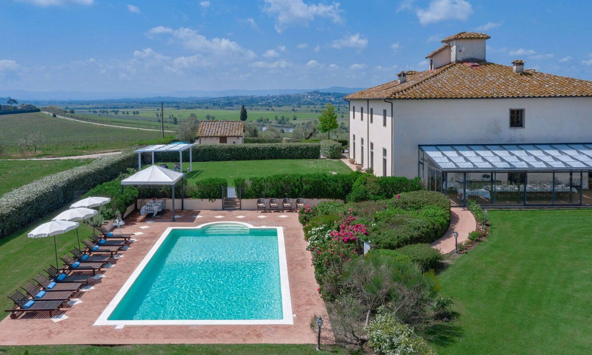 Le Piazze Villa | Villa in Fattoria with 9 bedrooms sleeps 18