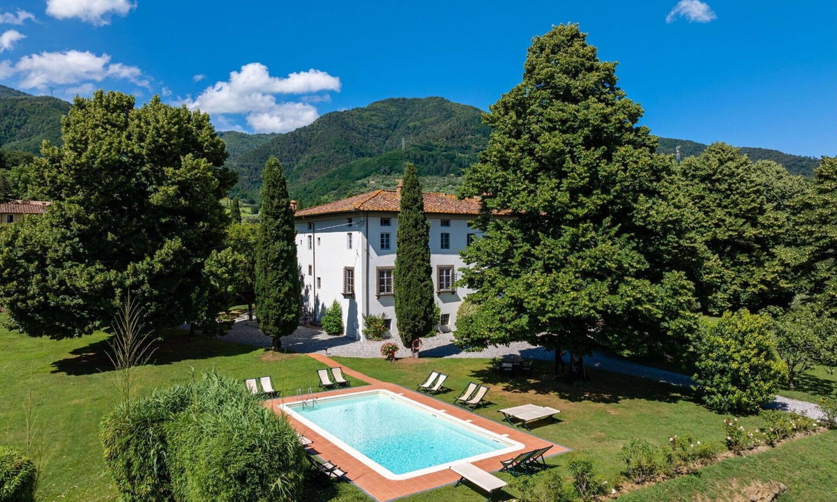 Capannori Villa | Villa in Segromigno In Monte with 11 bedrooms sleeps 22