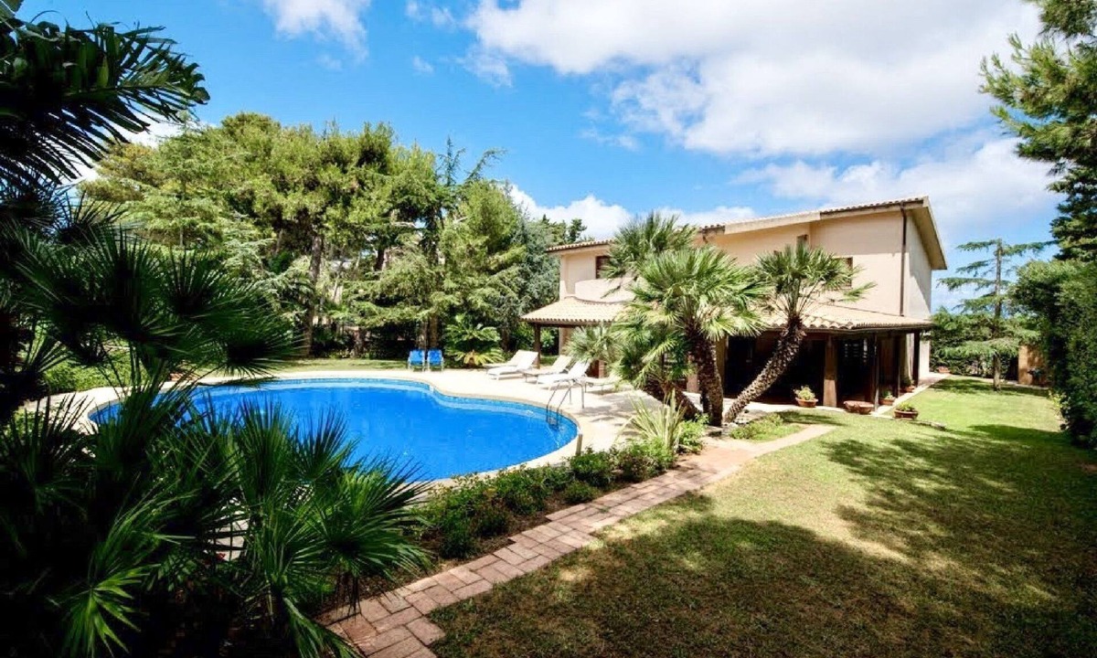 Valderice House | Villa in Valderice with Pool and Garden