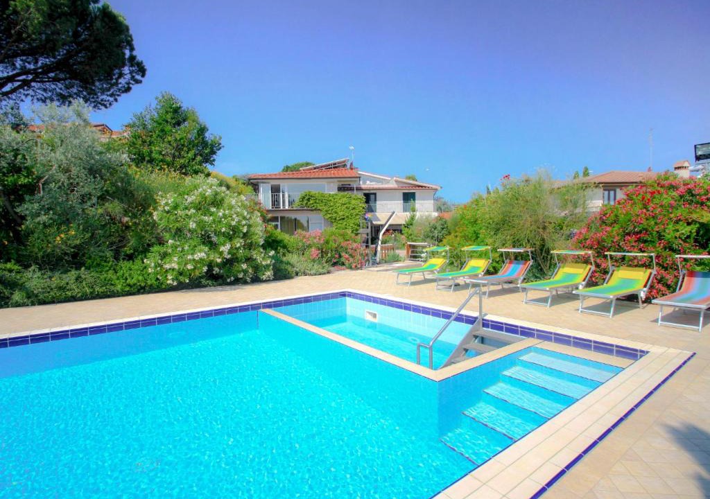 Bobolino Villa | Villa La Rosa by Interhome