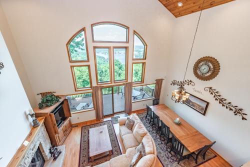 McHenry House | Villa Lago