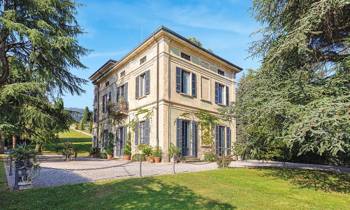 Canova Apartment | Villa Lucini 1886 "Garden Apt.", close to Lake Como & Milan. Sauna & tank pool