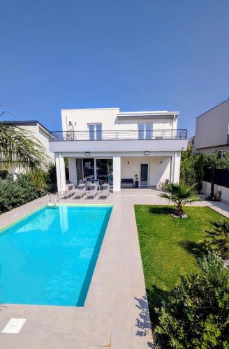 Torre Colonna-sperone Villa | Villa Milicia