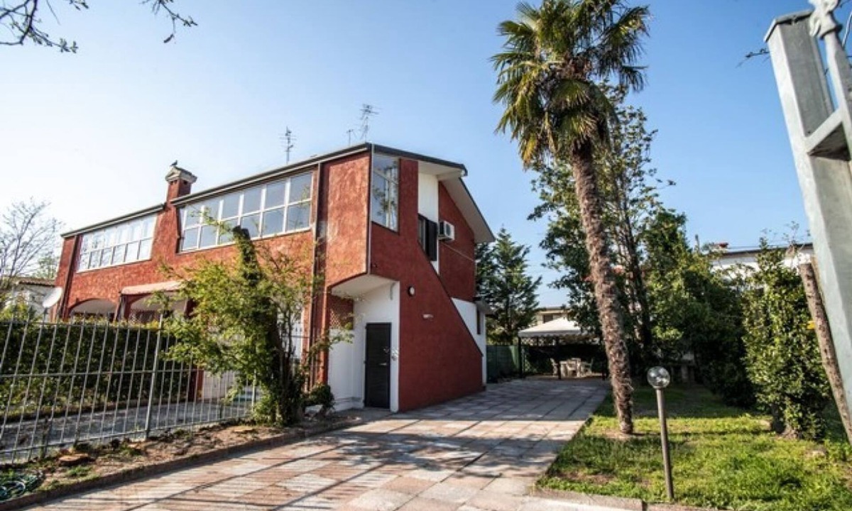 Lido di Pomposa Villa | Villa on 1st floor with large garden, air conditioning, bbq, 2 parking spaces