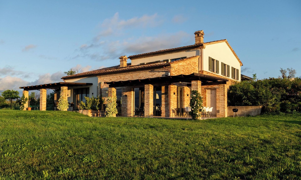 Loro Piceno Villa | Villa Picenum: Luxury and modern six-person vacation home with pool in Le Marche.