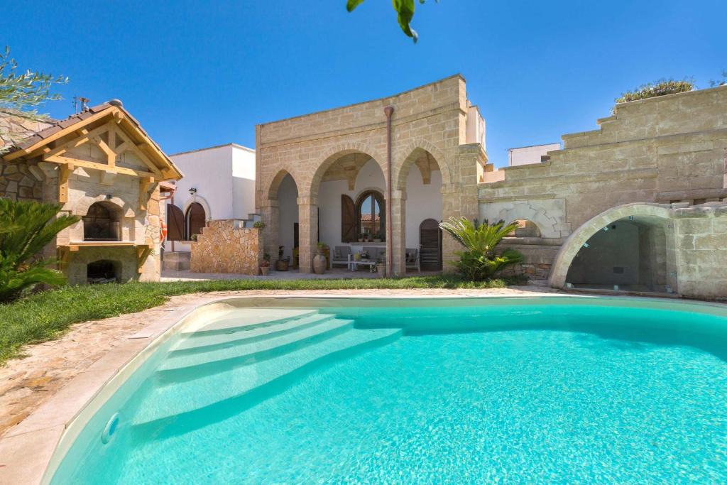 Spongano Villa | Villa Raffaella by BarbarHouse