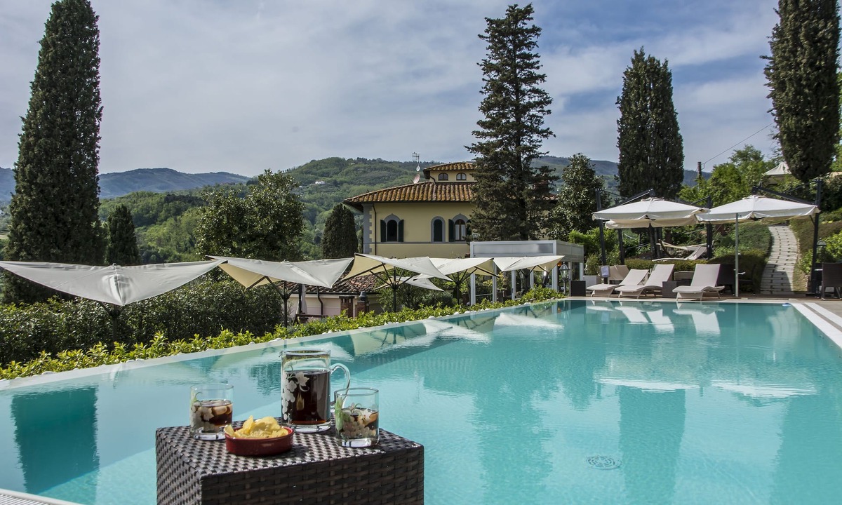 Saturnana Villa | Villa surrounded by greenery with swimming pool, a few kilometers from the center
