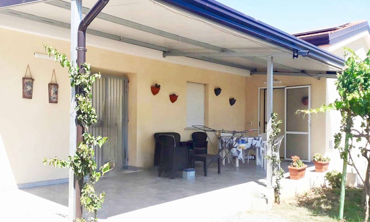 Isola di Capo Rizzuto Villa | Villa surrounded in nature