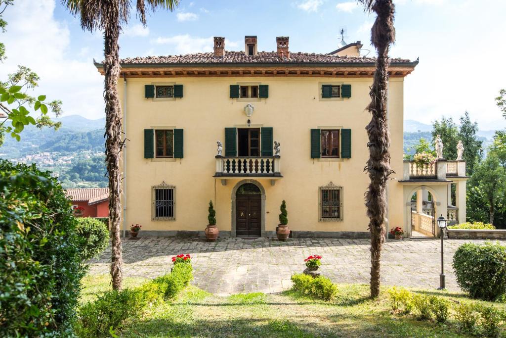 Camporgiano Villa | VILLA TURRI - Luxury Country & Padel Resort