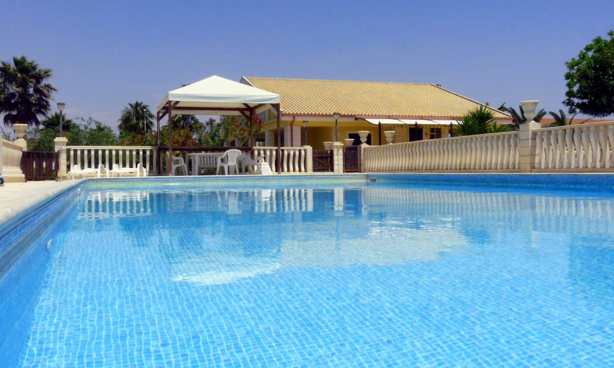 Caucana-finaiti-casuzze-finaiti Nord Villa | Villa with garden and swimming pool very close to the beach