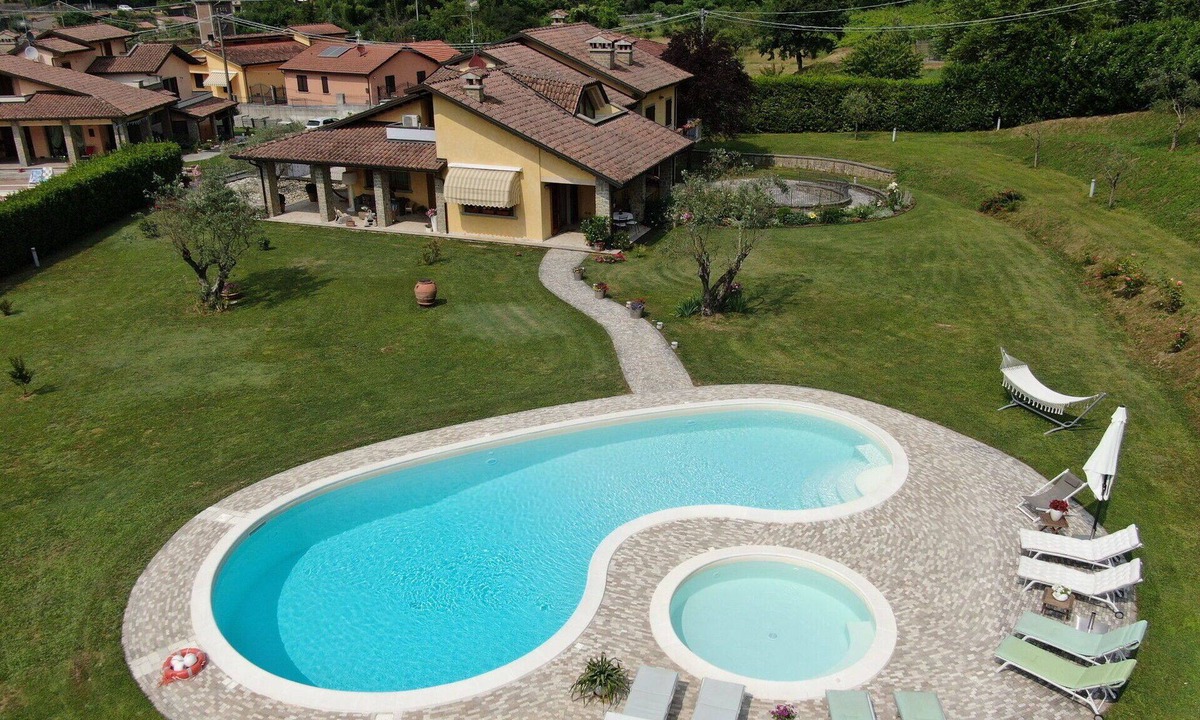 Gragnola Villa | Villa with pool, A/C, garden, Lunigiana