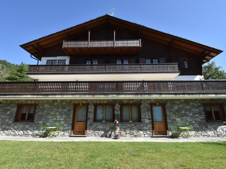 Ville Sur Sarre Apartment | Ville Sur Sarre Apartment, Sleeps 6 with WiFi