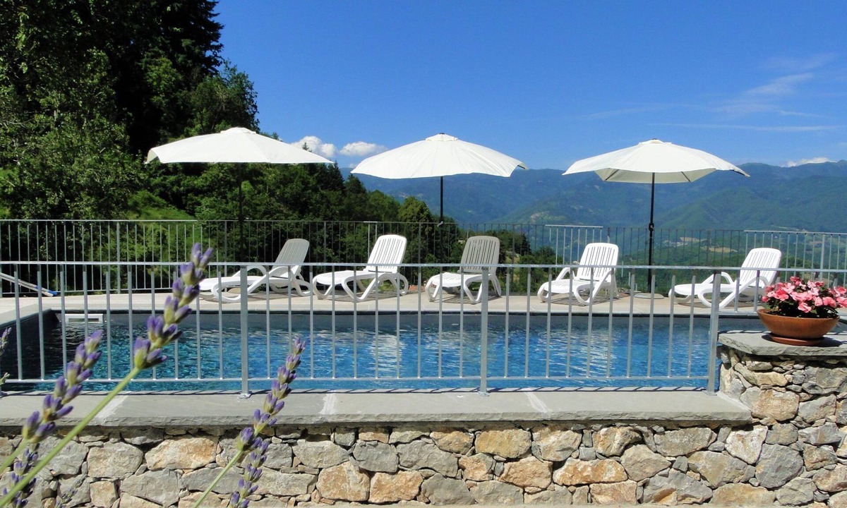 Molazzana Villa | Vista Bellissima! Stunning views, private pool, walk to restaurant, WIFI,
