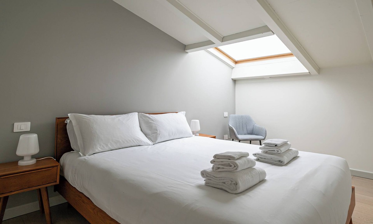 Monza House | Volta 40 - B - One Bedroom Guest House, Sleeps 4