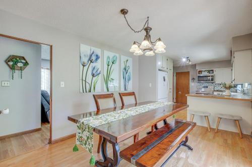 Waterloo House | Walk to Park: Waterloo Home w/Furnished Deck