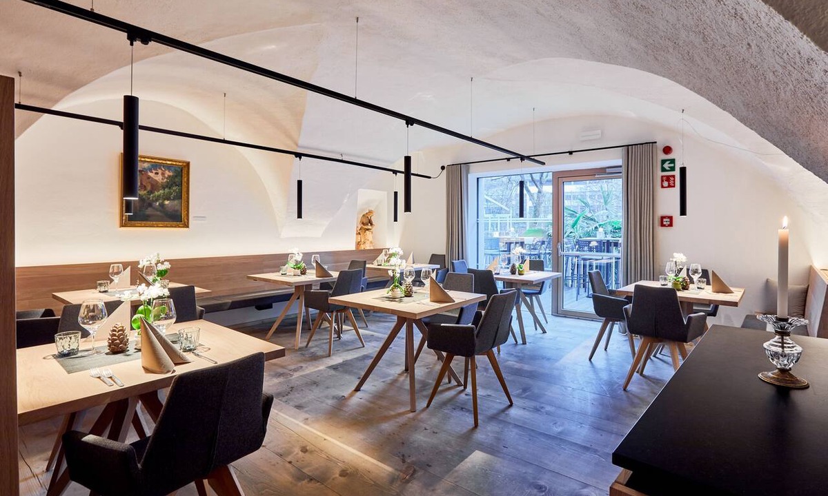 Albions House | Walther von der Vogelweide