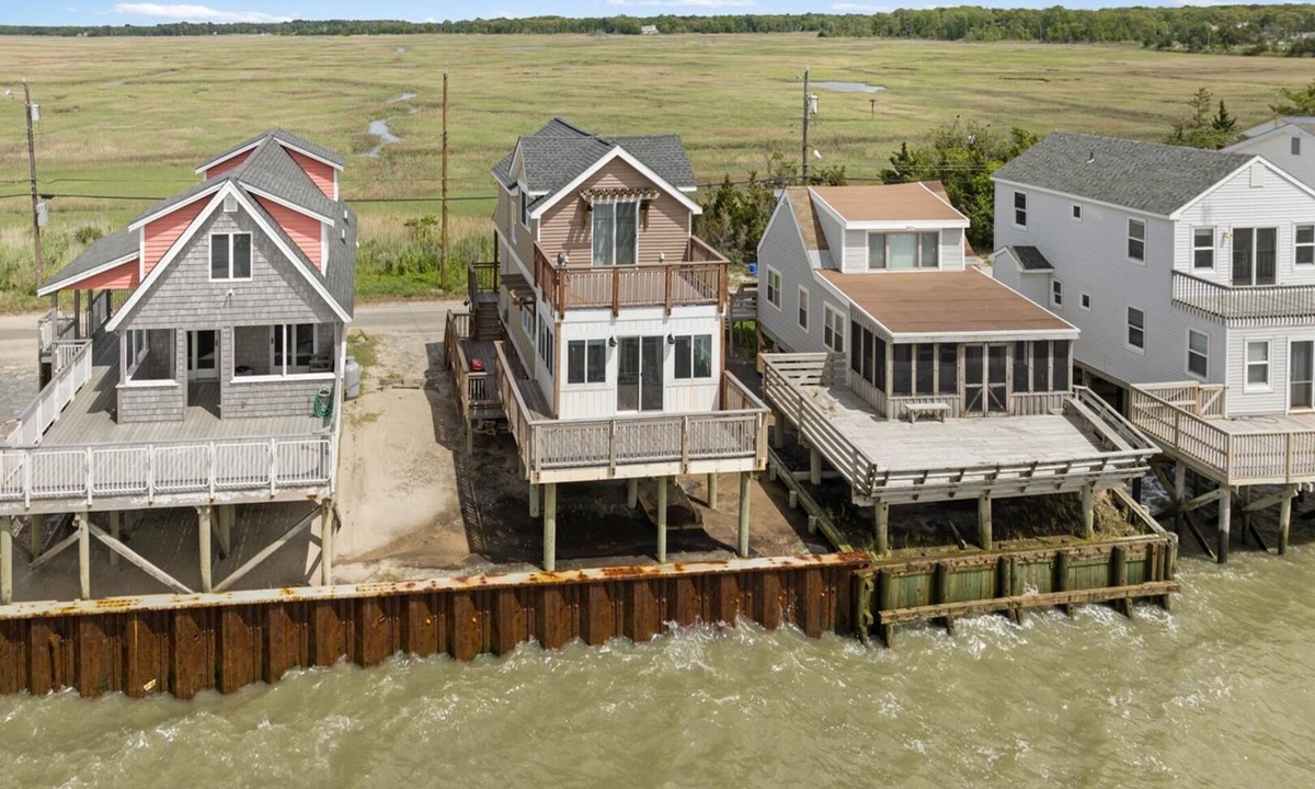 Goshen House | WATERFRONT 2 bedroom 1.5 bath Pet Friendly Cottage sleeps 6