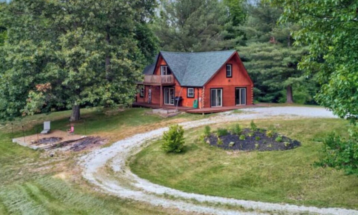 Patricksburg Cabin | Welcome to Cascade Cabin, home to Indiana's most scenic waterfall.