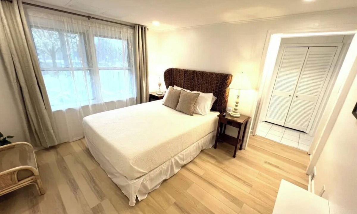 Rehoboth Beach Hotel | White Sand Room — Coastal Luxury & Relaxation at Mar Bella