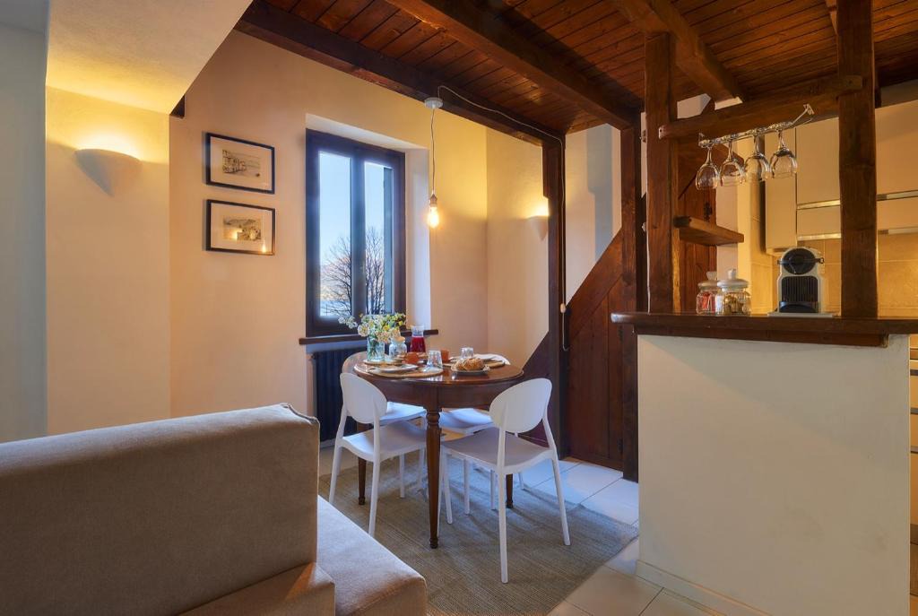 Fiumelatte Apartment | WINDOW ON THE LAKE