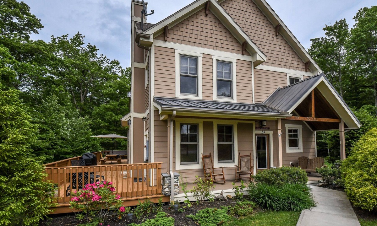 Silver Ridge House | Wine Down | Centrally Located, Hot Tub, Pool Table