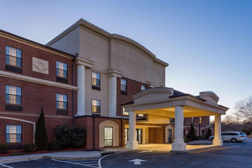 High Point Hotel | Wingate by Wyndham High Point Greensboro Airport South