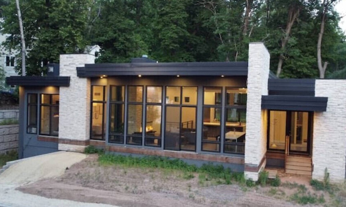North Hudson House | with pool & hot tub!