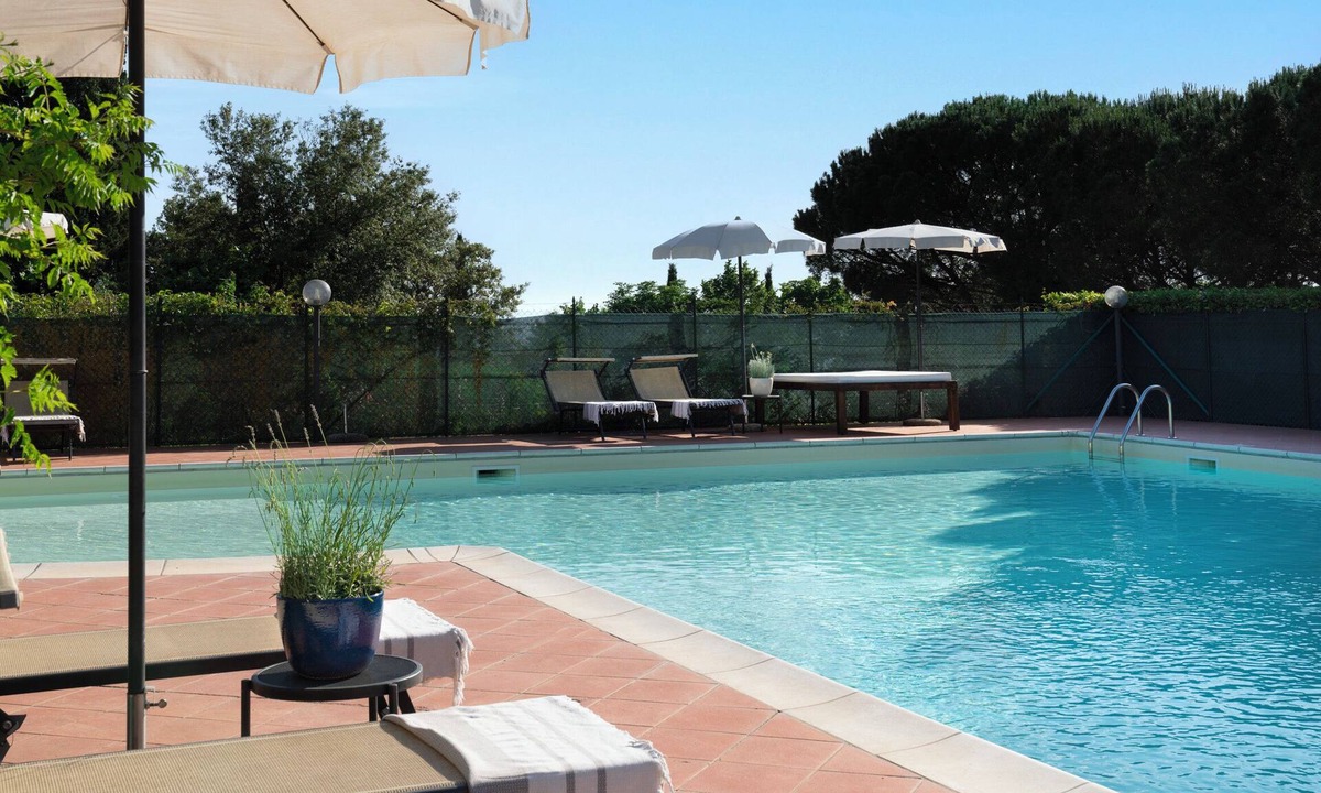 Arezzo Other | Wonderful apartment in villa with pool near Arezzo