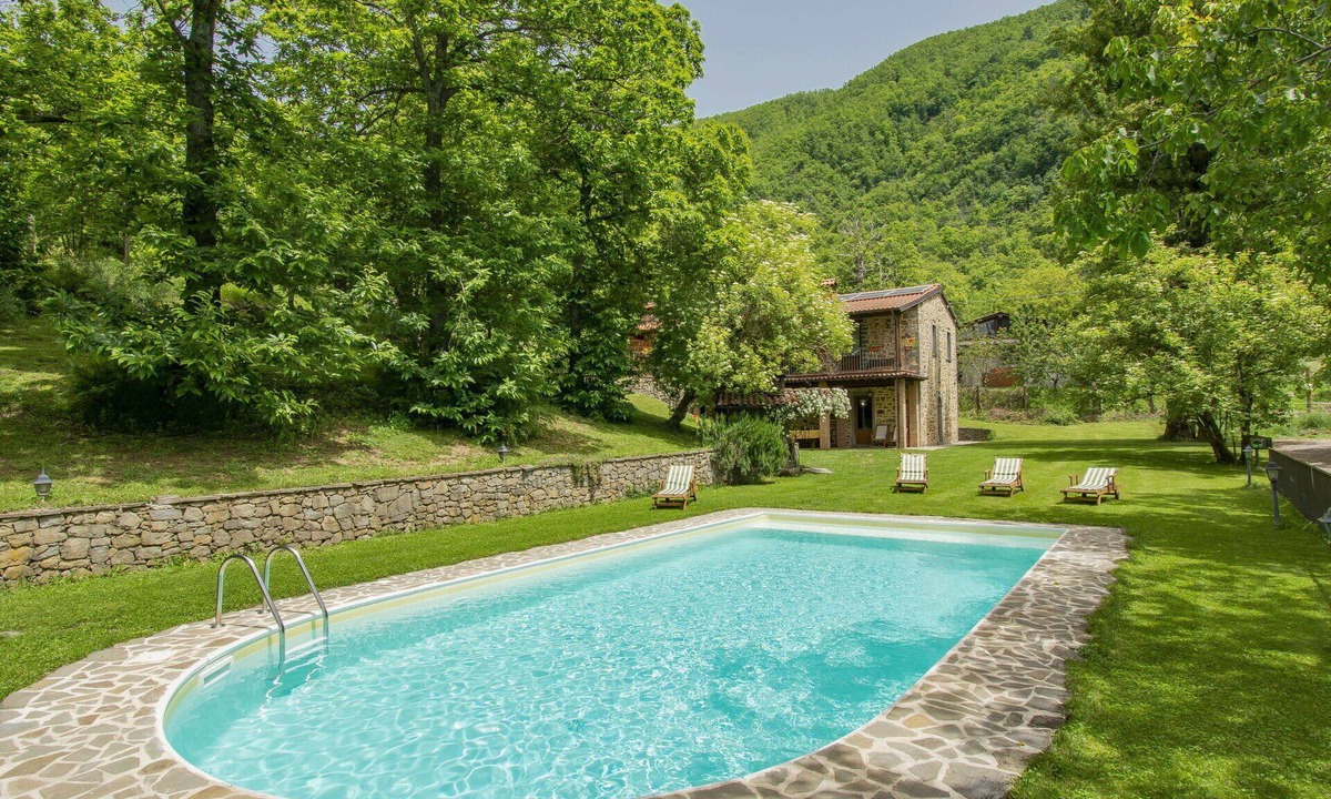 San Romano in Garfagnana Villa | Wonderful private villa for 10 people with private pool, WIFI, TV, terrace and pets allowed