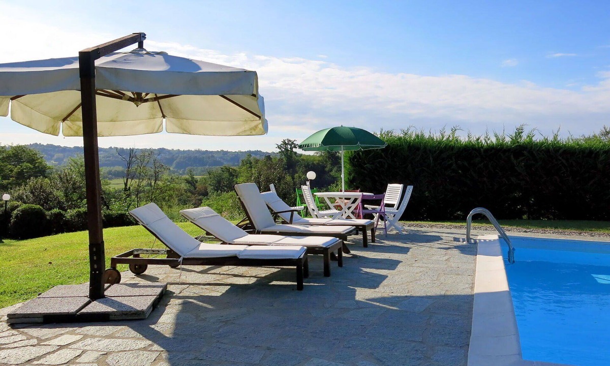 Capriglio House | Wonderful private villa for 10 people with WIFI, private pool, TV, terrace and pets allowed