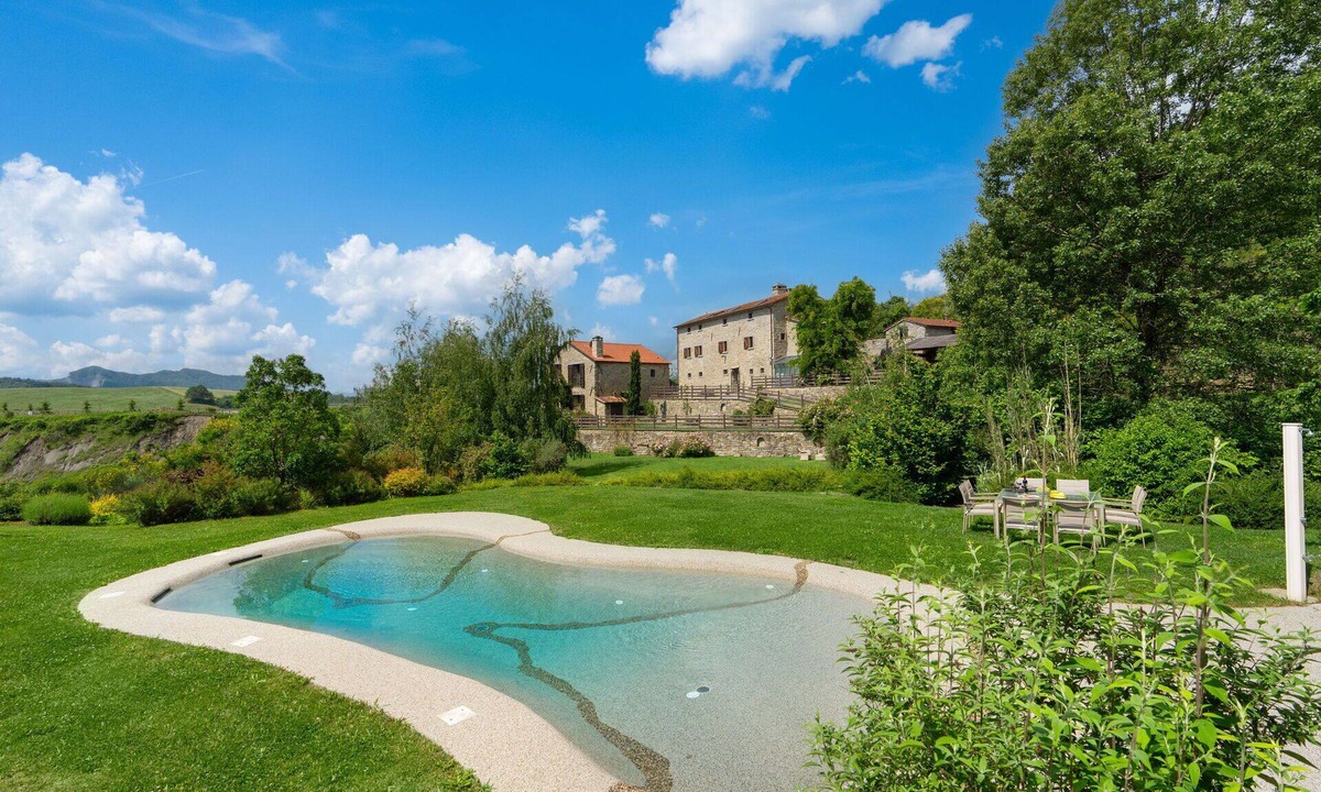 Firenzuola Villa | Wonderful private villa for 18 people with WIFI, A/C, private pool, TV, patio and panoramic view