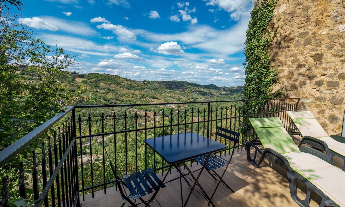 Seggiano House | Wonderful private villa for 4 people with WIFI, hot tub, A/C, TV, terrace and panoramic view