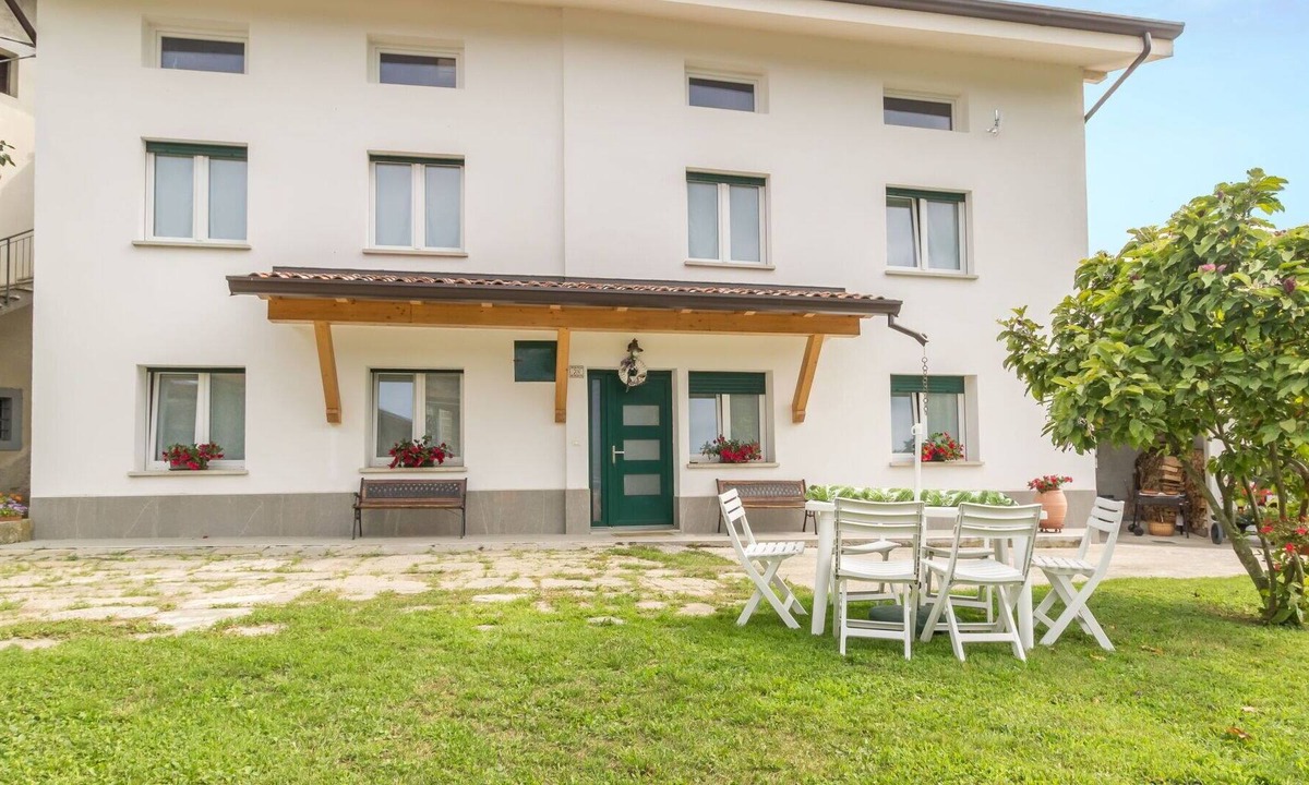 San Leonardo House | Wonderful private villa for 7 guests with WIFI, TV, pets allowed, panoramic view and parking