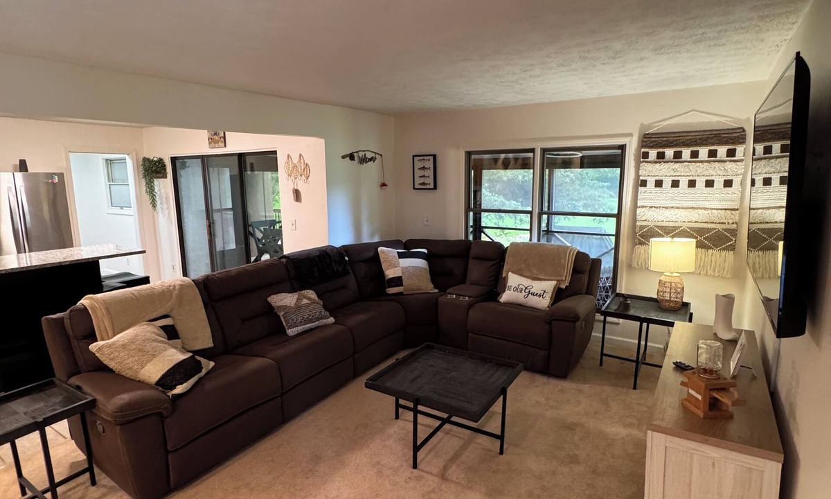 Bronston Condo | Woodson Bend 3 BR Condo 82-4, with AC, WiFi, Pool, Golf Course, Restaurant