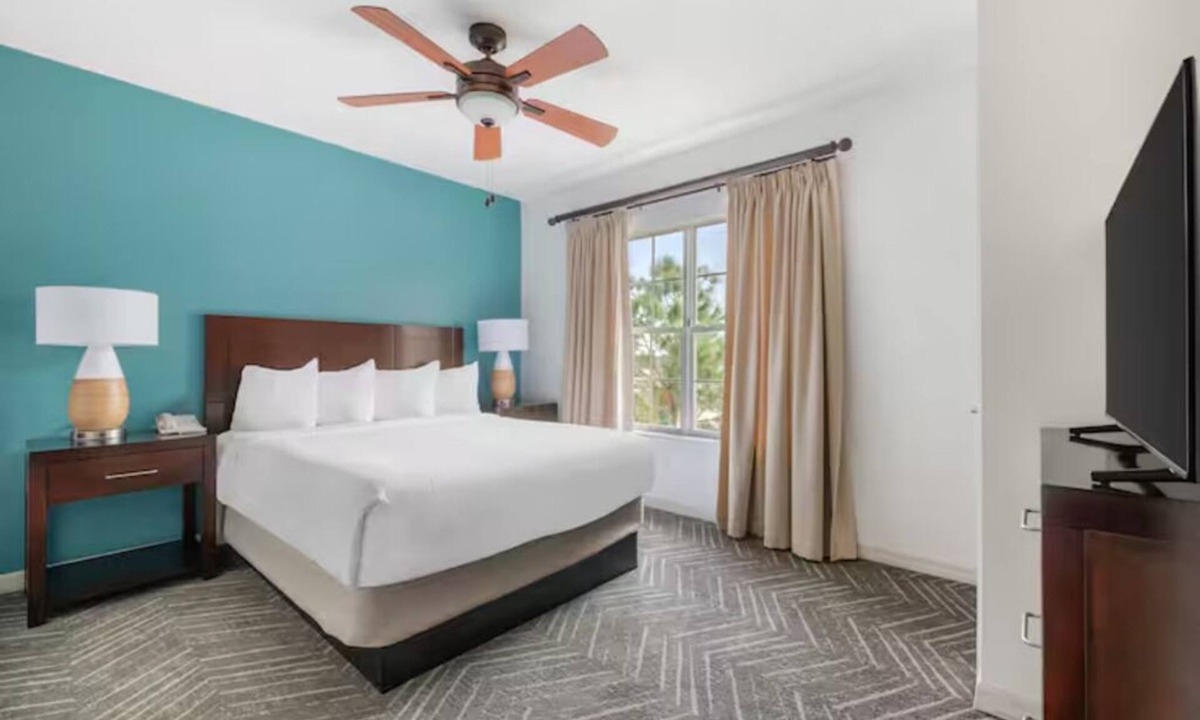 West Kissimmee Hotel | Your Next Great Escape Starts Here – Book Your Stay Today! Outdoor Pool!