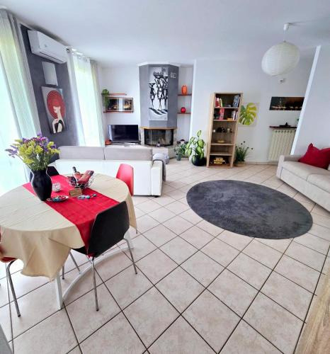 Brusimpiano Apartment | ZARA HOUSE - Lake and Pet Friendly