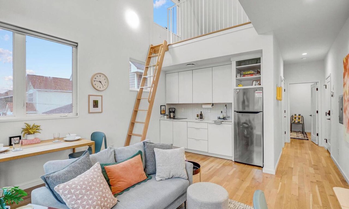 Downtown Apartment | Zen Den, Downtown, Rooftop Hang, Pet Zone