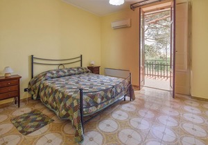 6 bedroom accommodation in Camini