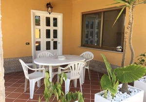 Apartment in villa with garden
