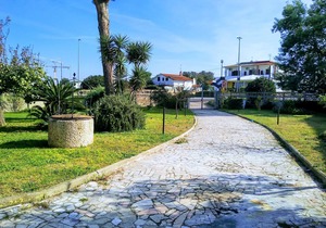Apartment in villa with garden