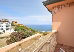 Attractive holiday apartment for a relaxing holiday near the sea.