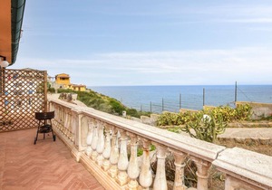 Attractive holiday apartment for a relaxing holiday near the sea.