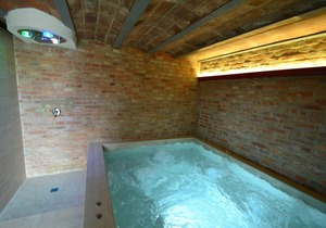 Bright Farmhouse in Montecatini Terme with Swimming Pool