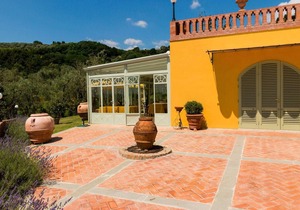 Bright Farmhouse in Montecatini Terme with Swimming Pool