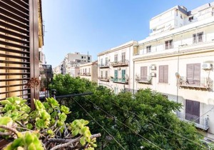 Casa Dante with Balcony by Wonderful Italy