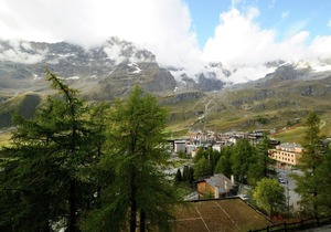 Contemporary Apartment in Breuil-Cervinia near Ski Area
