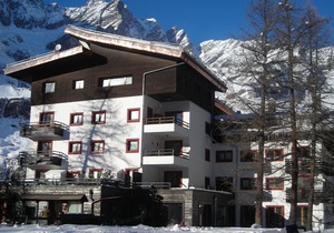 Contemporary Apartment in Breuil-Cervinia near Ski Area