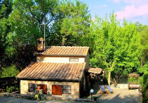 Cosy Cottage in Chiusdino with Garden