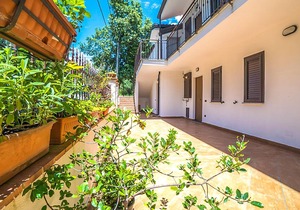 Cozy apartment on Campania's beautiful west coast.